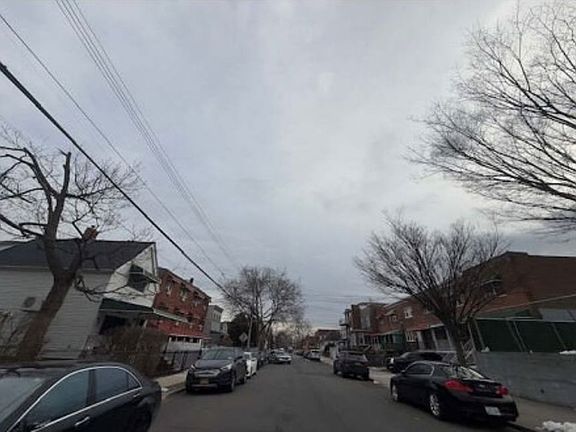 Exterior Neighborhood (street photo)