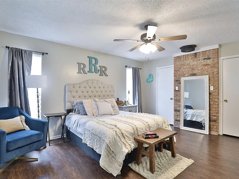 218 College Dr — Photo 20
