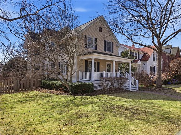 2nd image of 1004 Elm St