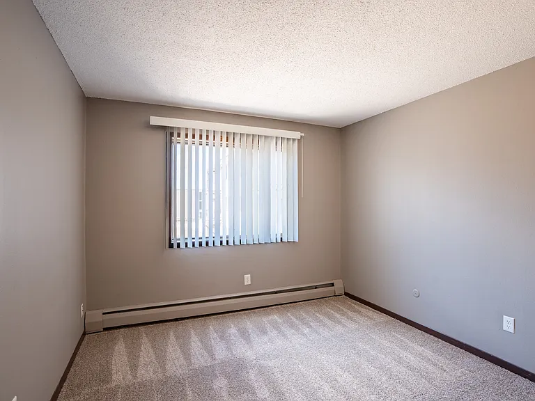 Roseville, MN Rosedale Estates Apartments | Bedroom