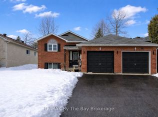 4 Donald Cres, Wasaga Beach, ON L9Z 1E1