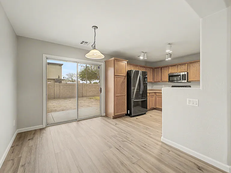 2435 E Olivine Rd — Photo 2