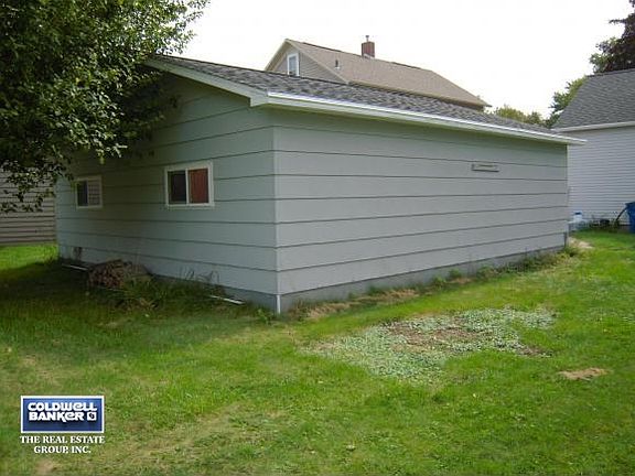 23X25 GARAGE W/OPENER