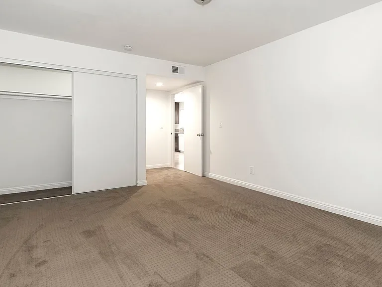 321 N Cedar St — Photo 37