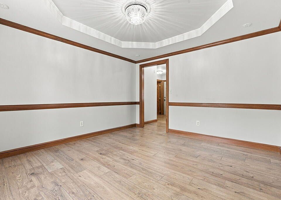 16th image of 205 Falcon Dr