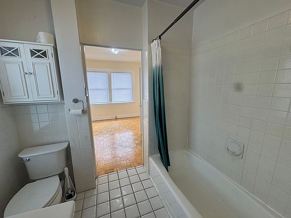 3rd image of 5913 Vallejo St