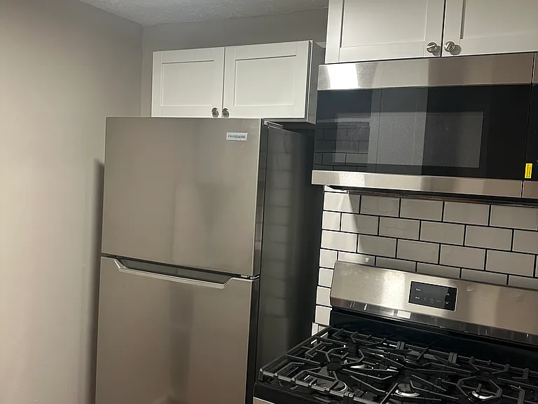 149 Vernon Ave #3 — Photo 3