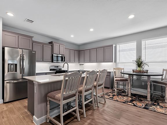 3rd image of 400 Dunmore Dr