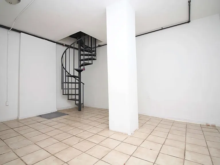 1672 Gates Ave #1A — Photo 10