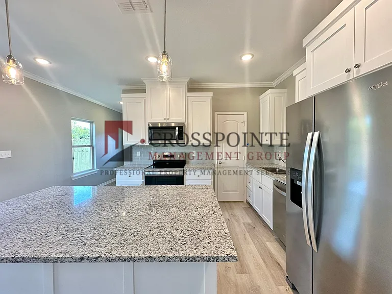 3 Bedroom 2.5 Bathroom Townhomes At Villa Rosa! Now Offering 1/2 Off First Full Months Rent! — Photo 8