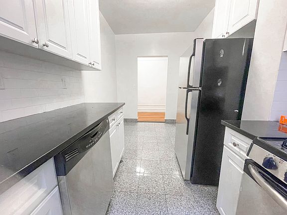 4th image of 652 W 163rd St APT 3