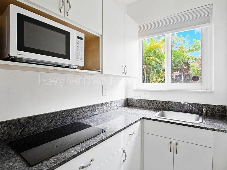 110 NW 9th Ave #5 — Photo 5