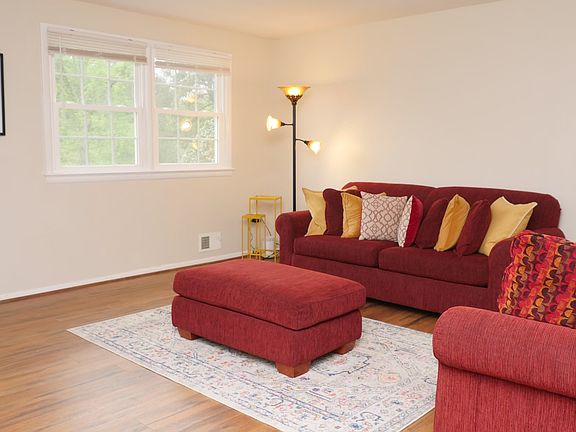 3rd image of 6500 Beechwood Dr #1