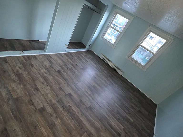 323 N Vine St — Photo 9