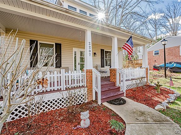 5th image of 2207 Woodmont Dr