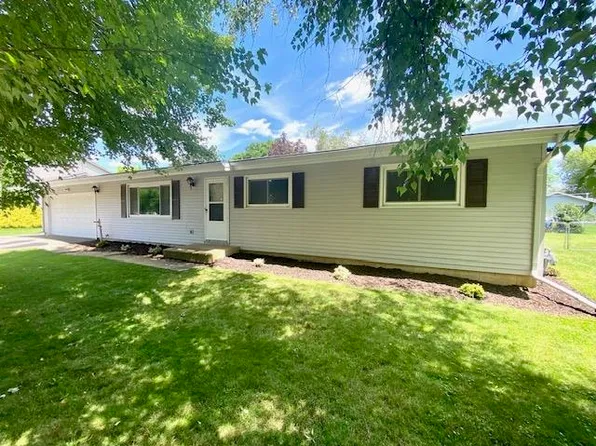 1600 Mayfair Dr, Janesville, WI 53545