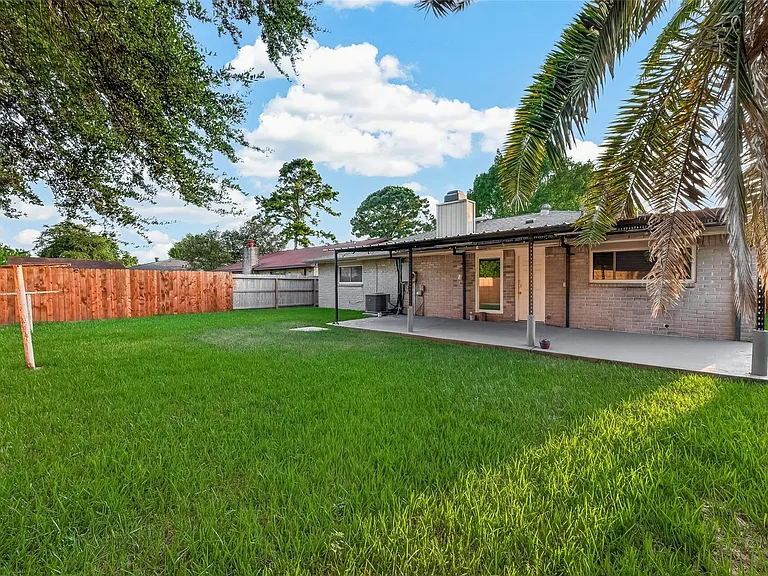 7338 Cornwall Bridge Ln — Photo 36