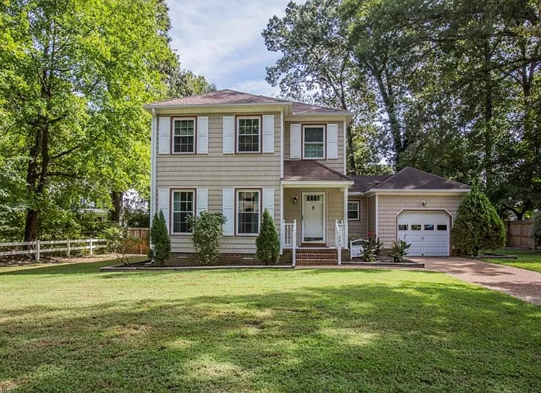 205 Fischer Dr — Photo 1