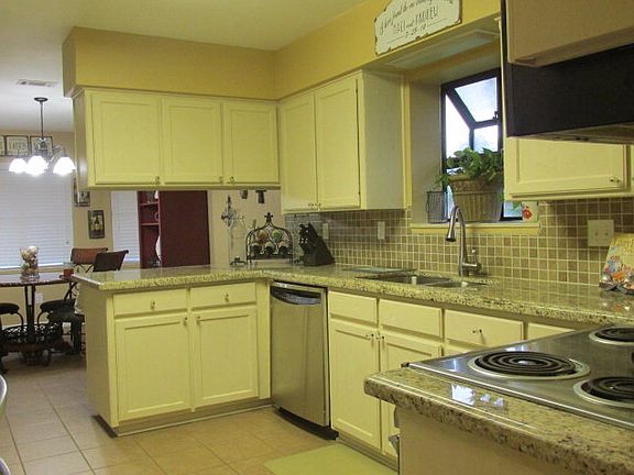 5th image of 302 Spyglass Dr