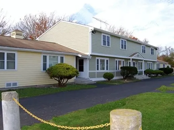 Fieldstone Apartments, 125 Knowlesway Ext, Narragansett, RI 02882