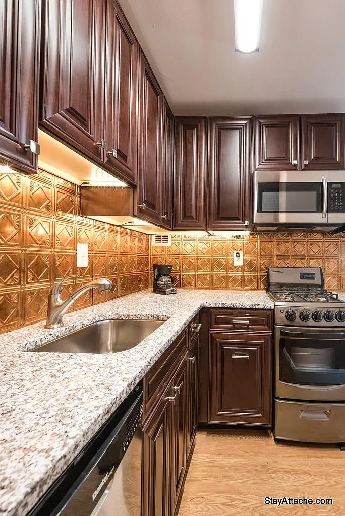 1 bed, 850 sqft, $2,370 — Photo 2