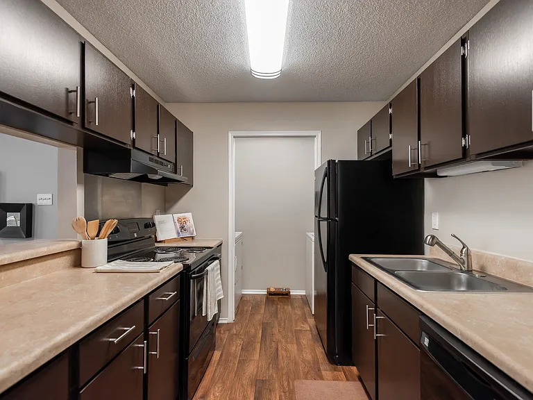 Riverset Apartments — Photo 11