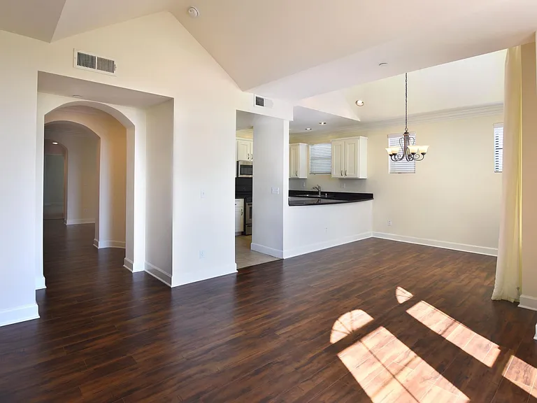 4217 Dixie Canyon Ave #305 — Photo 4