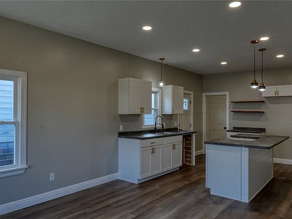 5th image of 1106 Blaine Ave