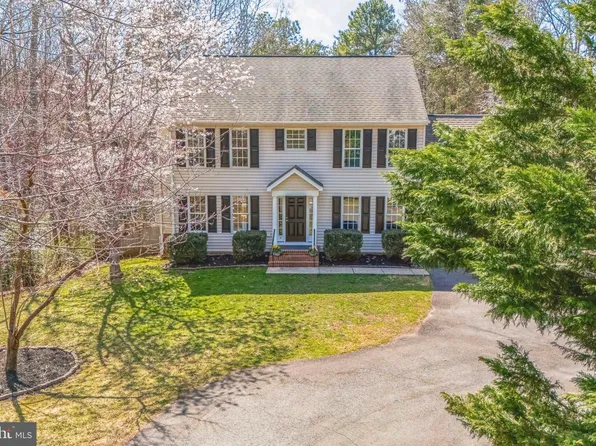 7910 S Woods Dr, Fredericksburg, VA 22408