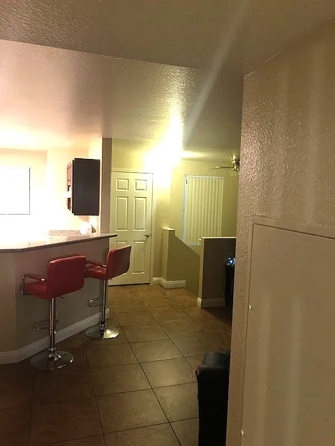 2 bed, 1020 sqft, $1,825 — Photo 2