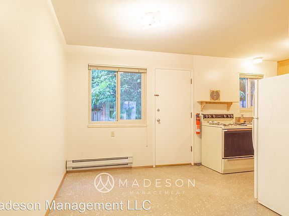 5th image of 3615 NE 73rd Pl APT 6