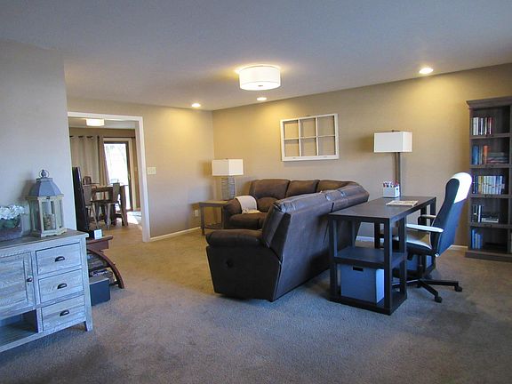 2nd image of 410 Westview Pl