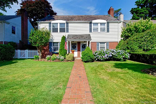 21 Travers St Photo 1