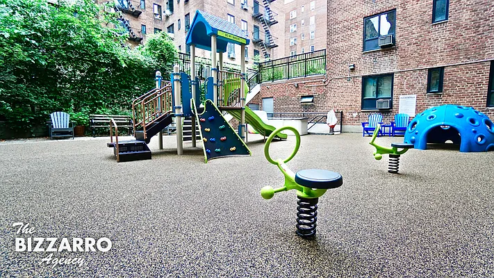 Sold by Bizzarro Agency | media 8