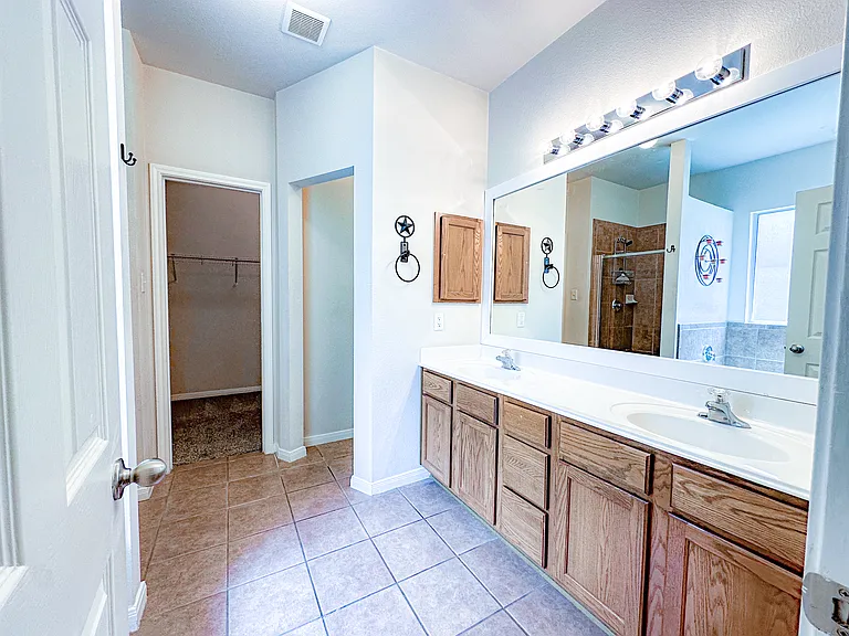 2033 Dove Crossing Dr — Photo 10
