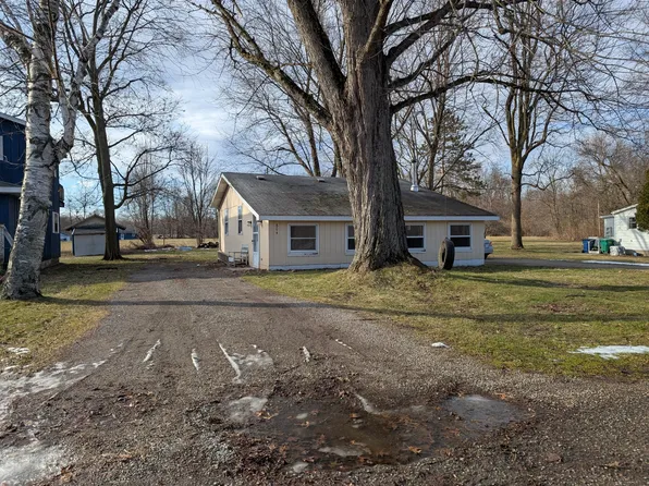 804 Sherman Ln, Cassopolis, MI 49031