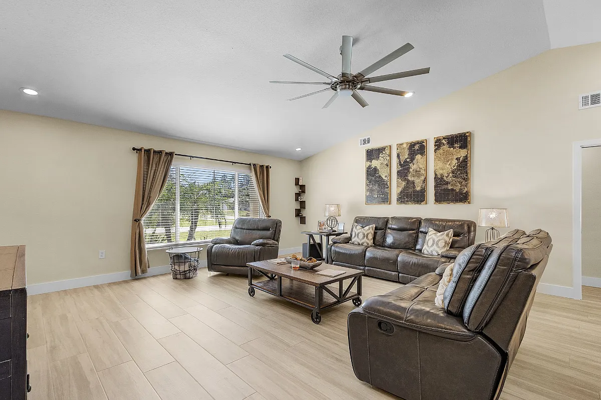 21442 Bancroft Ave — Photo 4