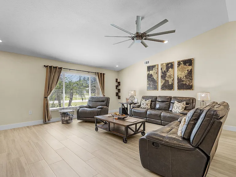 21442 Bancroft Ave — Photo 4