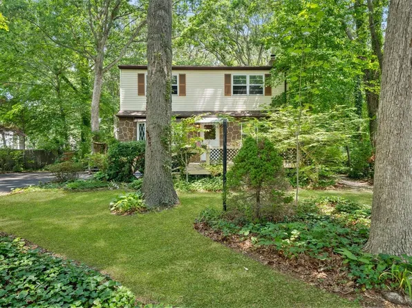 86 Maple Avenue, Shirley, NY 11967