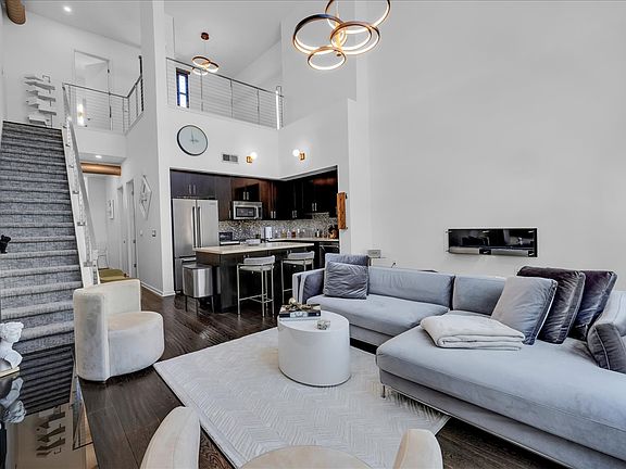 4th image of 133 The Promenade N Unit 419