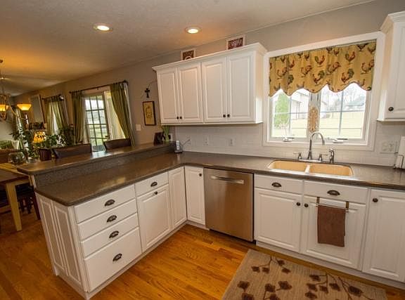 4th image of 22454 Blossom Ct