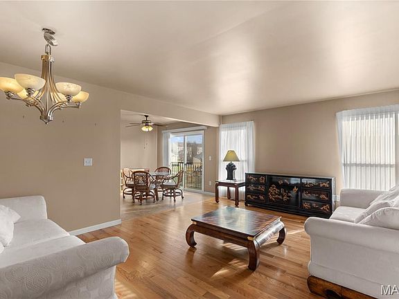 3rd image of 443 Angelique Pl