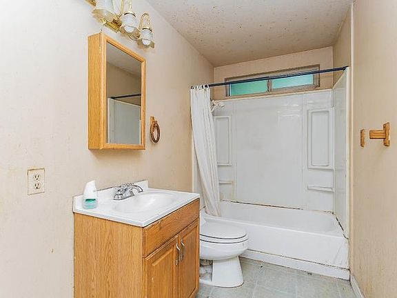 5th image of 1922 65th Pl NE