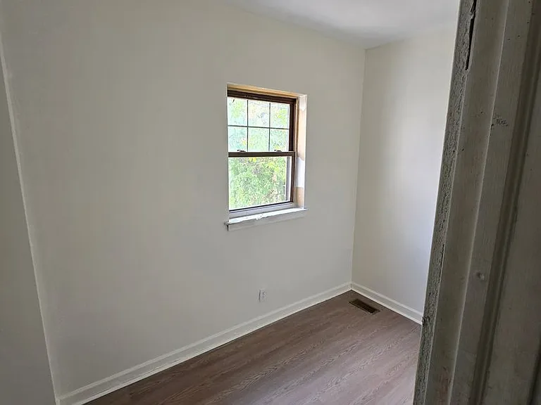 47 N Hobart St — Photo 9