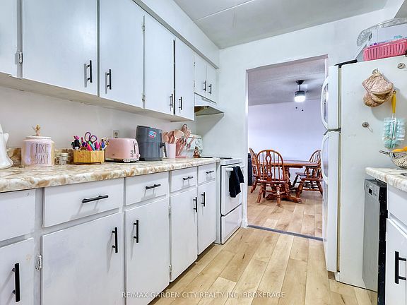 5th image of 72 Main St E #211