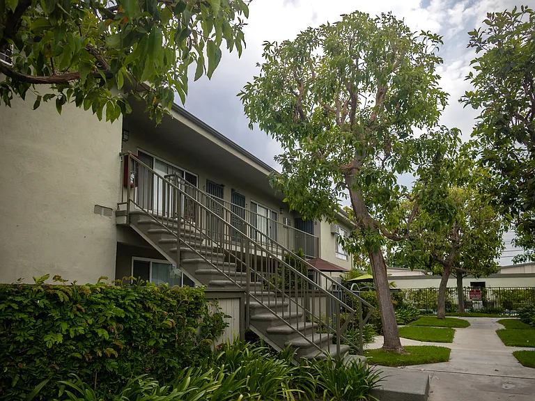 Cris Village Apartments — Photo 10