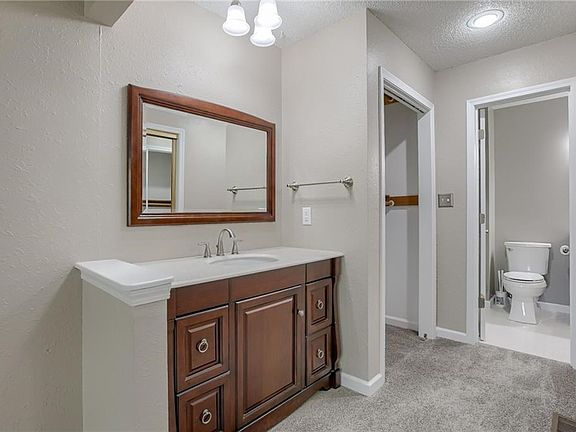 4th image of 1425 La Chateau Dr