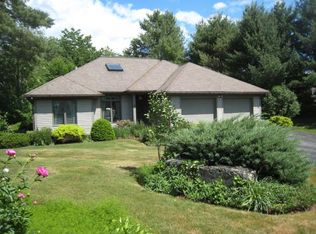 25 Larkspur Ln, White Riv Jct, VT 05001