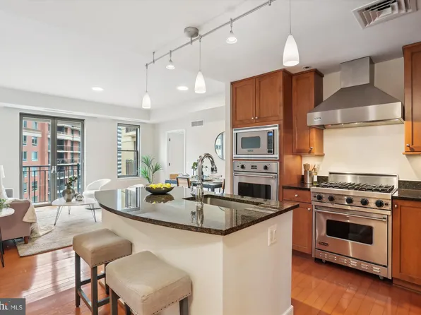 7710 Woodmont Ave APT 906, Bethesda, MD 20814