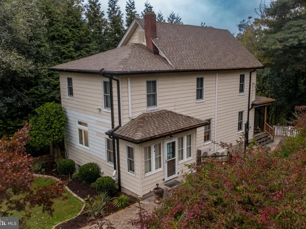 917 Easton Rd, Riegelsville, PA 18077